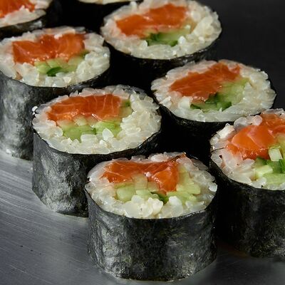 Маки Лосось и огурецв Полтора тигра по цене 670