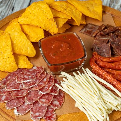 Набор снеков в William Bass по цене 1100 ₽