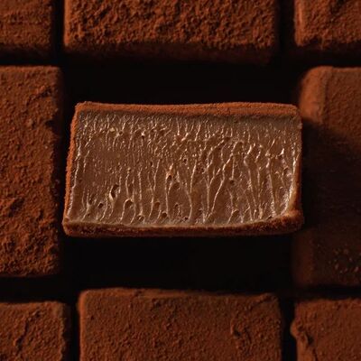 Шоколадная конфета в Ava bistro по цене 190 ₽