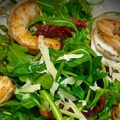 Рукола с креветками в Povar Otti по цене 430 ₽