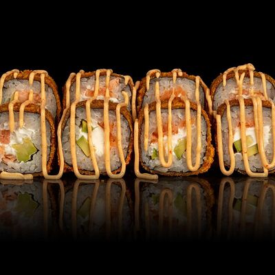 Жареный ролл с лососем в Roll Dealler по цене 648 ₽