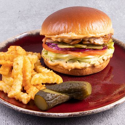 Бургер с копченым лососем и картофелем фри в Jager restopub по цене 650 ₽