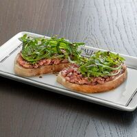 Брускетта с тартаром в Paul