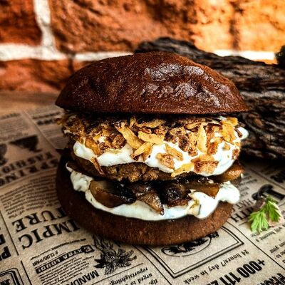 Бургер с грибами в Дровосек по цене 610 ₽