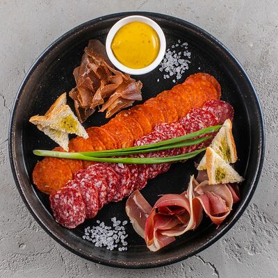 Ассорти из мясных деликатесов в Meat bar по цене 610 ₽