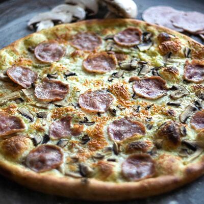 Пицца Прошутто Фунги в Bahnhof по цене 455 ₽