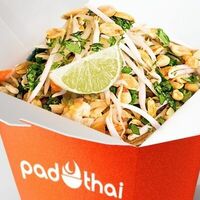 Пад Тай с курицей в Pad Thai