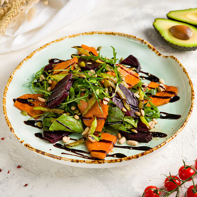Салат с тыквой и свеклой в Авокадо по цене 715 ₽