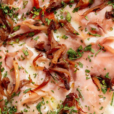 Римская пицца Ветчина-грибы с трюфельным кремом в PioPizza по цене 1100 ₽