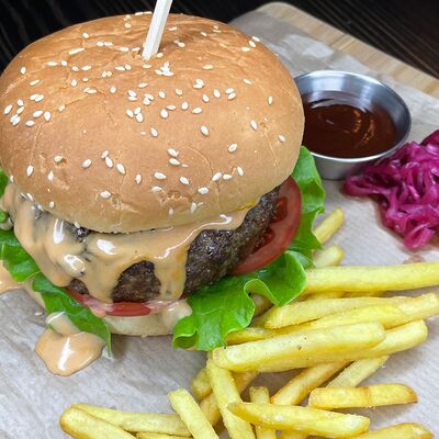 Бургер Джуси Люси в Bar James'on по цене 849 ₽