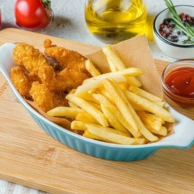 Куриные стрипсы с картофелем фри в PizzAmore по цене 710 ₽