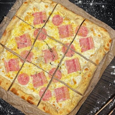 Пицца Карбонара в Kirova street по цене 670 ₽