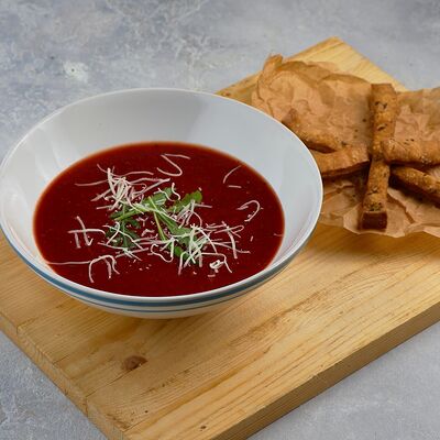 Суп Помидоро с пармезаном и гриссини в Wokker Express по цене 299 ₽