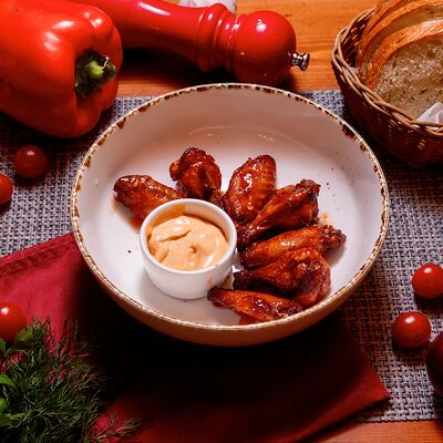 Острые крылья к пиву с соусом спайси в Золотая прага по цене 780 ₽