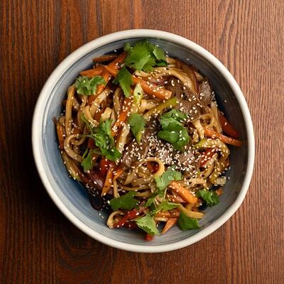 Домашняя китайская жареная лапша с телятиной в Тяньгоу по цене 670 ₽