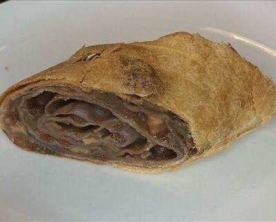 Штрудель яблочный в Генрих и Генриетта по цене 220 ₽