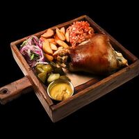 Свиная рулька в Beer & Fire Grill