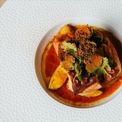 Осьминог с запеченным картофелем в Omela по цене 2740 ₽