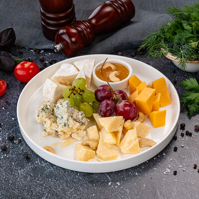 Ассорти Европейских сыров в КРЫША по цене 1670 ₽