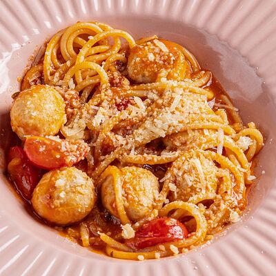 Спагетти с куриными фрикадельками в Avgust13 по цене 720 ₽