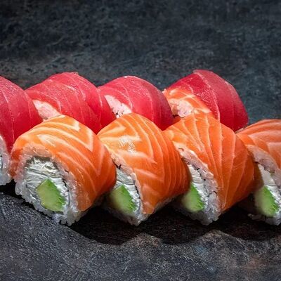 Филадельфия с тунцом и лососем в Вкусно Суши по цене 740