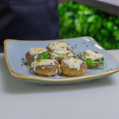 Шампиньоны фаршированныев Magic city по цене 470 ₽