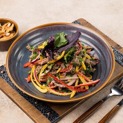 Салат Тбилиси в Хинкальная Легенда по цене 1150 ₽