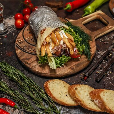 Гирос с курицей в Шашлычная бостан по цене 529 ₽