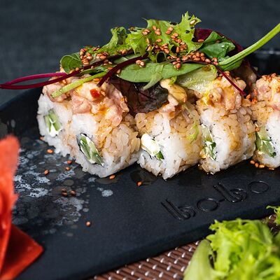 Запеченные роллы Лосось в Bo-bo lounge по цене 1100 ₽