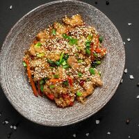 Курица в соусе Терияки с рисом и овощами в Mesto Sushi & Grill