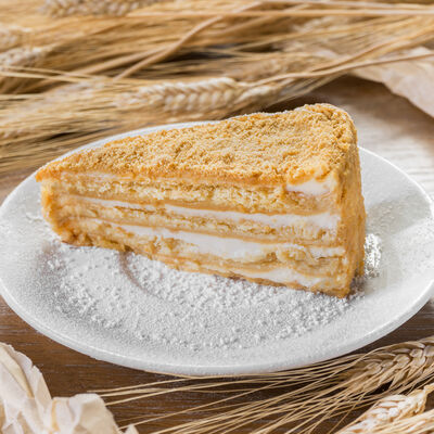 Торт песочный Медовик в Гастролавка Бородинского по цене 109 ₽