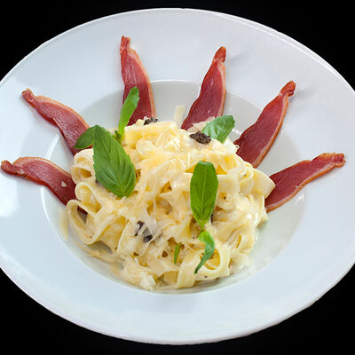 Фетучини с копченой уткой в #proсчастье по цене 550