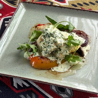 Судак под сливочно-чесночным соусом на овощной подушкев Кинто по цене 1465 ₽