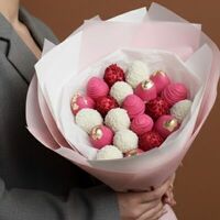 Букет Фуксия (19 шт) в Luna-Клубника в шоколаде