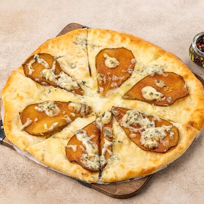 Хачапури с грушей и сыром дорблюв Хинкальная Легенда по цене 790 ₽