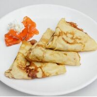 Блины с лососем и творожным сыром в Yagoda