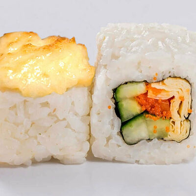 Запеченный Томаго ролл в Bento суши по цене 340 ₽