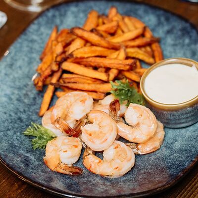 Креветки тигровые с бататом и соусом манго в Grenka на Труда по цене 590 ₽