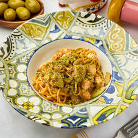 Спагетти с креветками, цукини и фисташками в Osteria Dolce