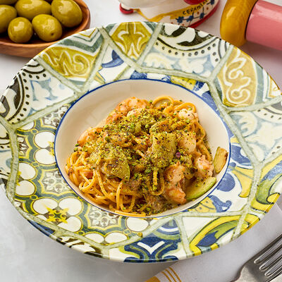 Спагетти с креветками, цукини и фисташками в Osteria Dolce по цене 850 ₽