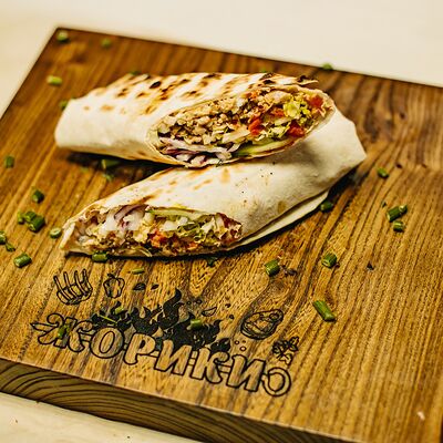 Шаурма куриная маленькая в Жорики кухня на углях по цене 380 ₽