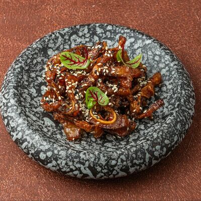 Свиные ушки в соусе сладкий чили в Гастробар Дружба по цене 390 ₽