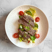 Салат с говядиной и овощами в Хуторок на Пушкина