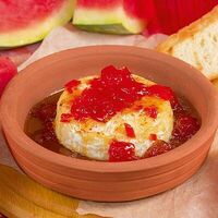 Камамбер с арбузно-перечным конфитюром в Мушмула