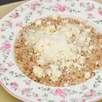 Гречневая каша сливочная с сырами в Стекляшка