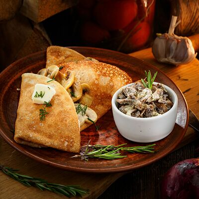 Блин с грибами в Мандариновый гусь по цене 105 ₽