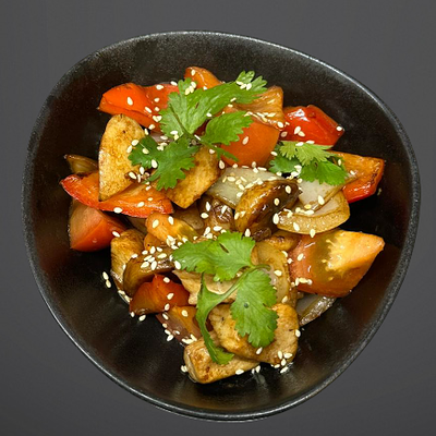 Теплый салат с курицей в Любимые мгновения по цене 850 ₽