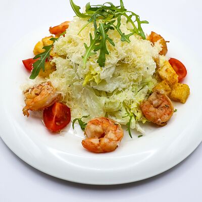 Салат Цезарь с креветками на гриле в Собрание по цене 905 ₽