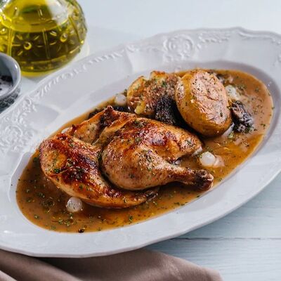 Цыпленок с соусом велюте и картофелем конфи в Lucia osteria по цене 1160 ₽