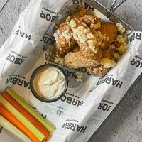 Куриные крылья Чеснок-пармезан в Harbor